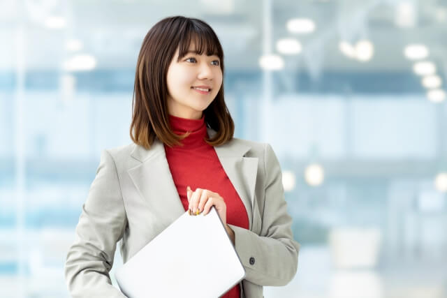 派遣の勤務時間・休日・残業は多いのか